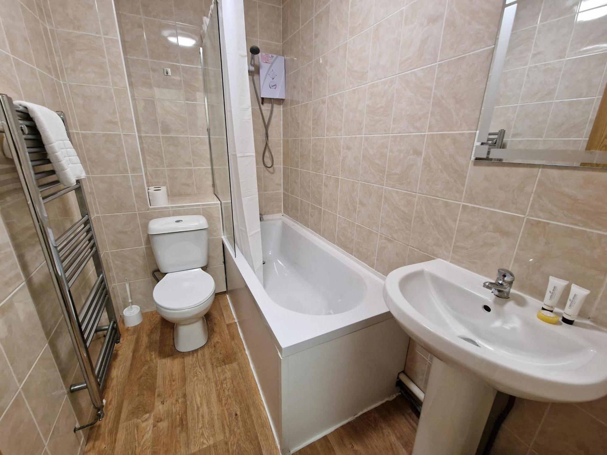 Portsmouth Road A Hotel Саутхамптън Екстериор снимка